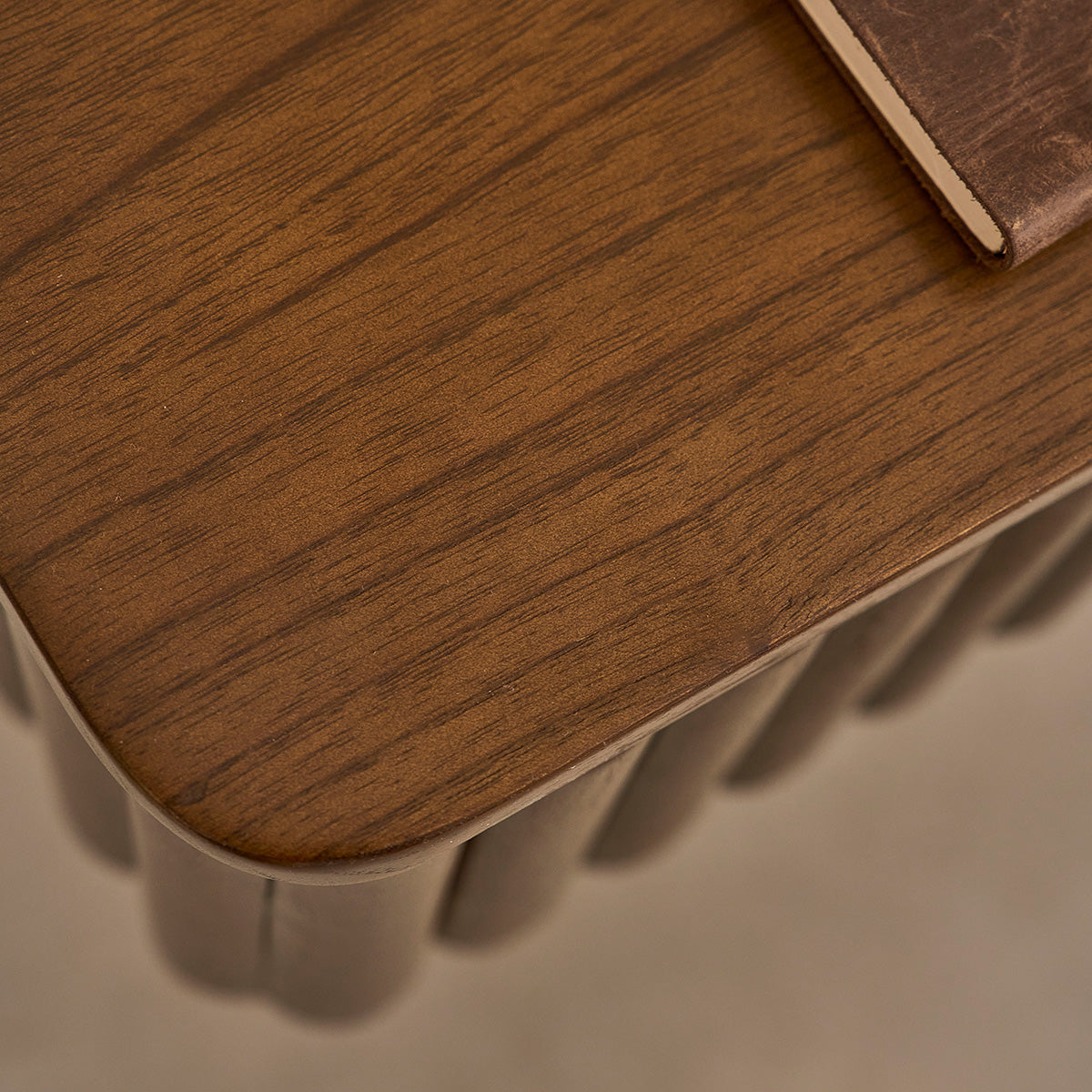 TRINIDAD - Comodino sospeso in legno mindi 45 cm