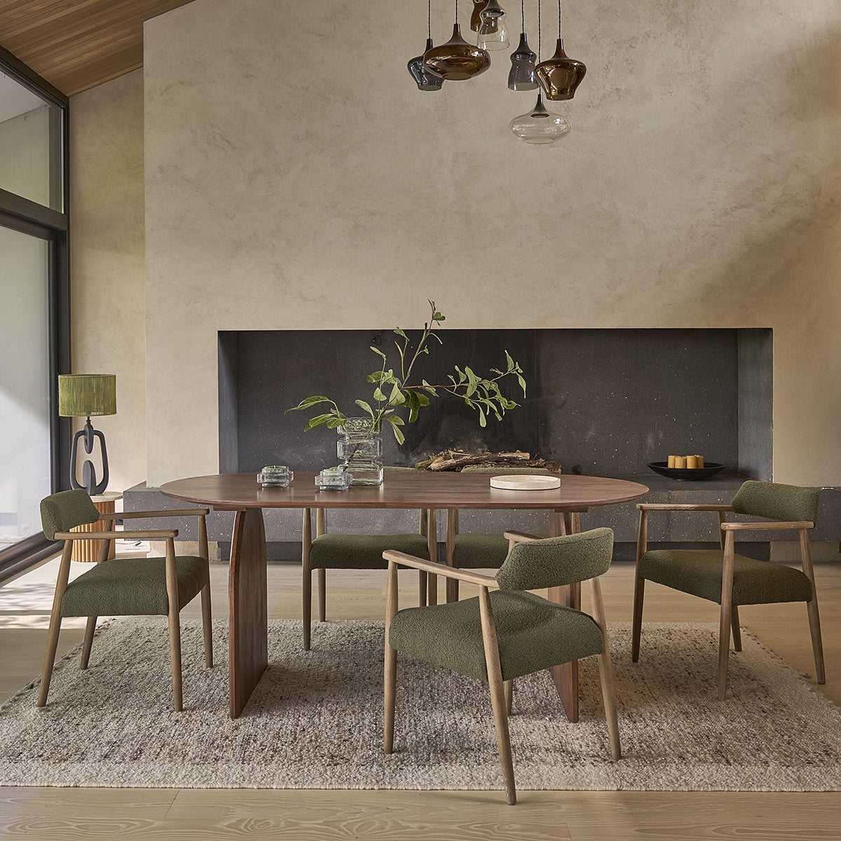 OCTAVIE - Tisch aus massivem Mangoholz mit Nussbaum-Oberfläche für 6/8 Pers.