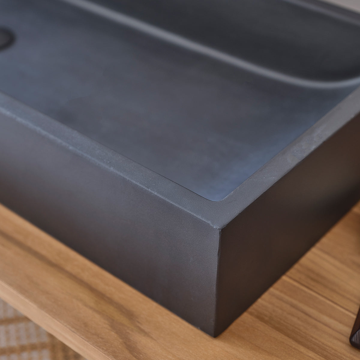 IRIS - Lavabo in cemento nero 100x37 cm