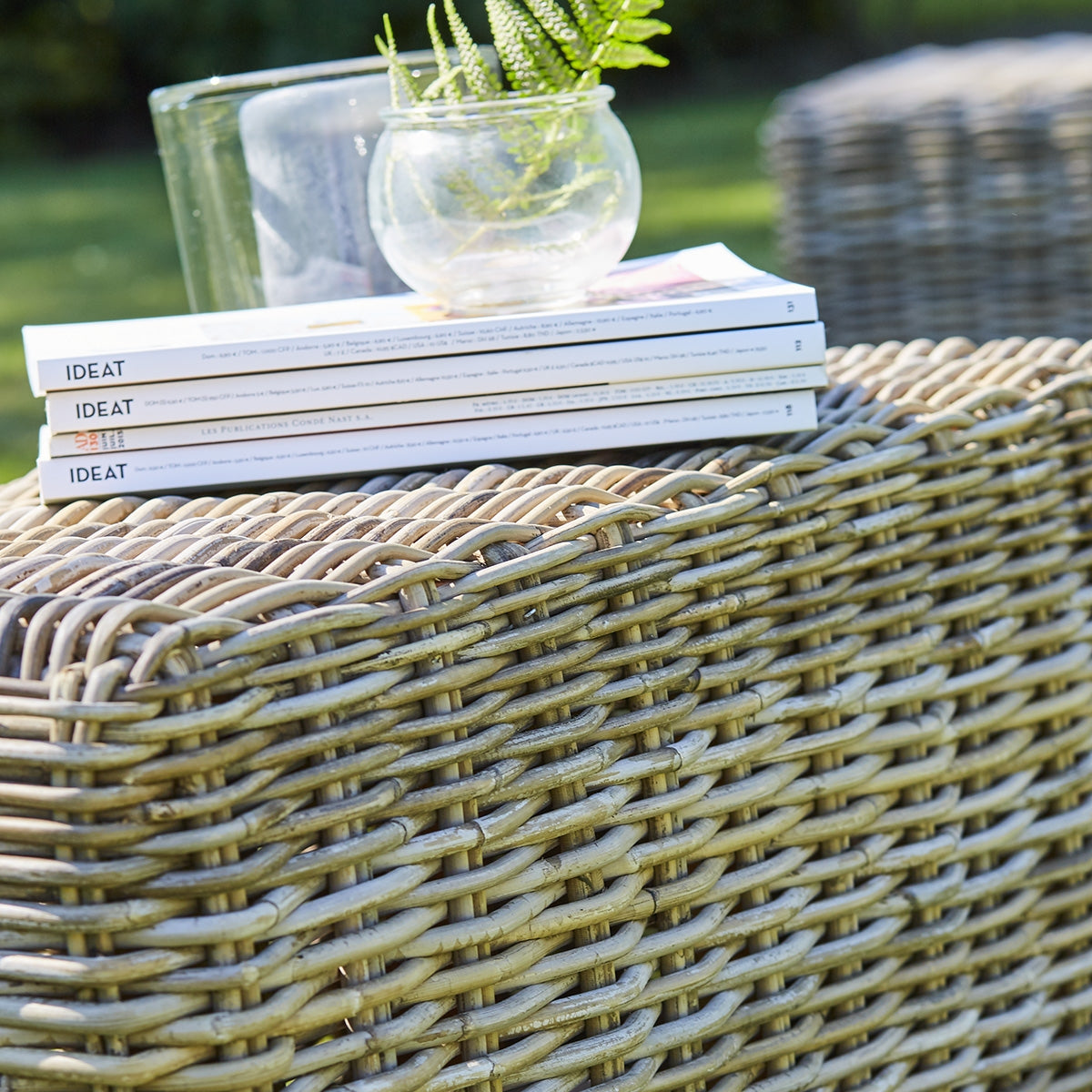 MUSA - Table basse en kubu naturel