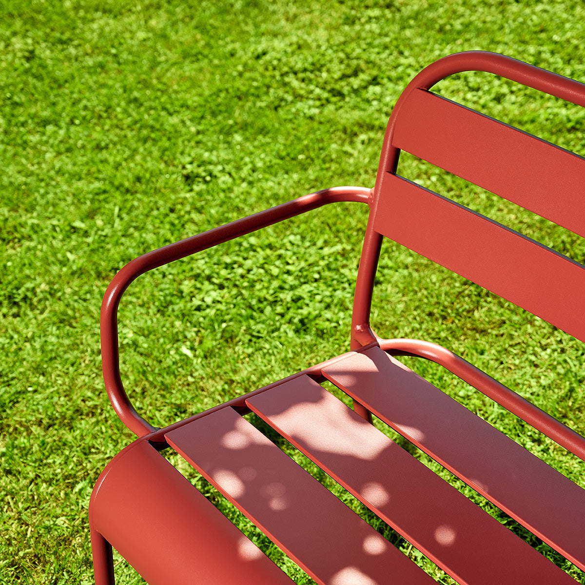 Banc de jardin en aluminium framboise