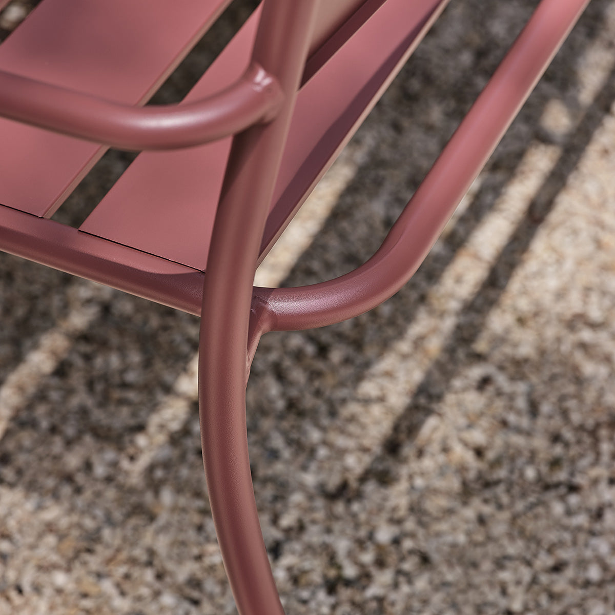 BDJ0010-banc_en_aluminium_framboise_118_cm-05.jpg
