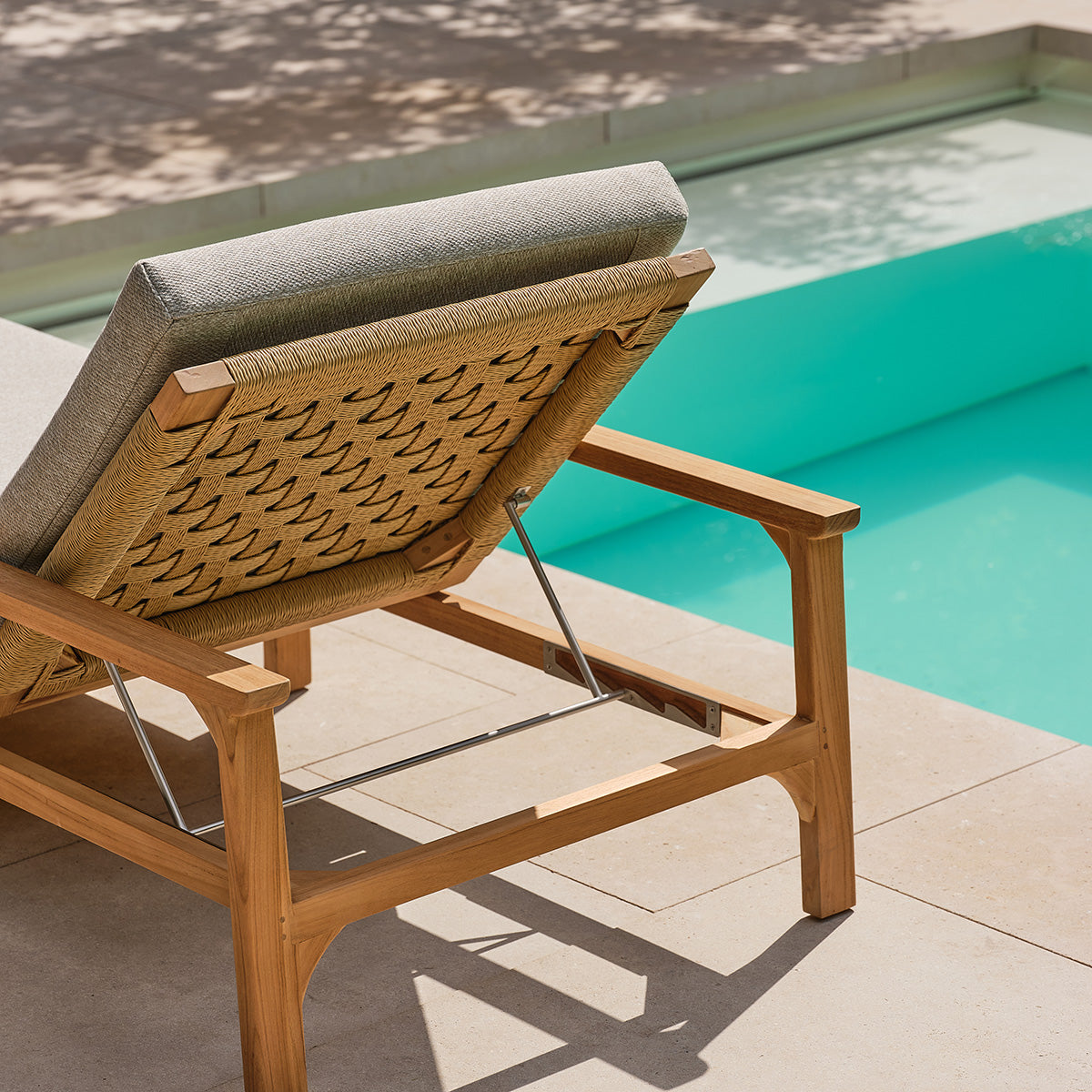 PIANA - Bain de soleil inclinable en teck massif avec coussins gris chiné