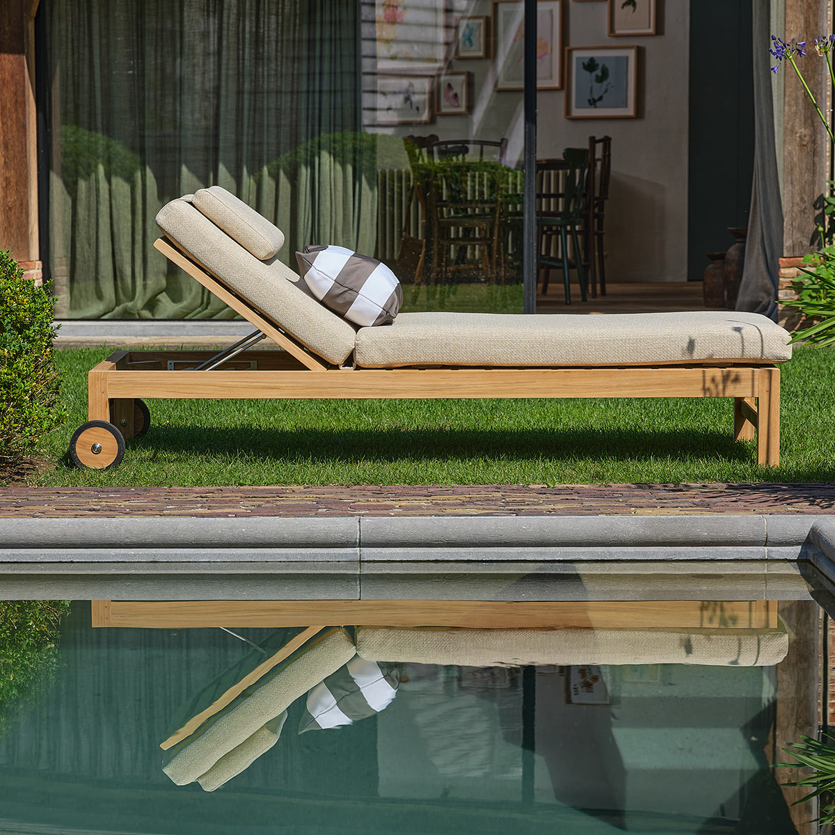Bain de soleil inclinable en teck massif avec coussins beige chiné