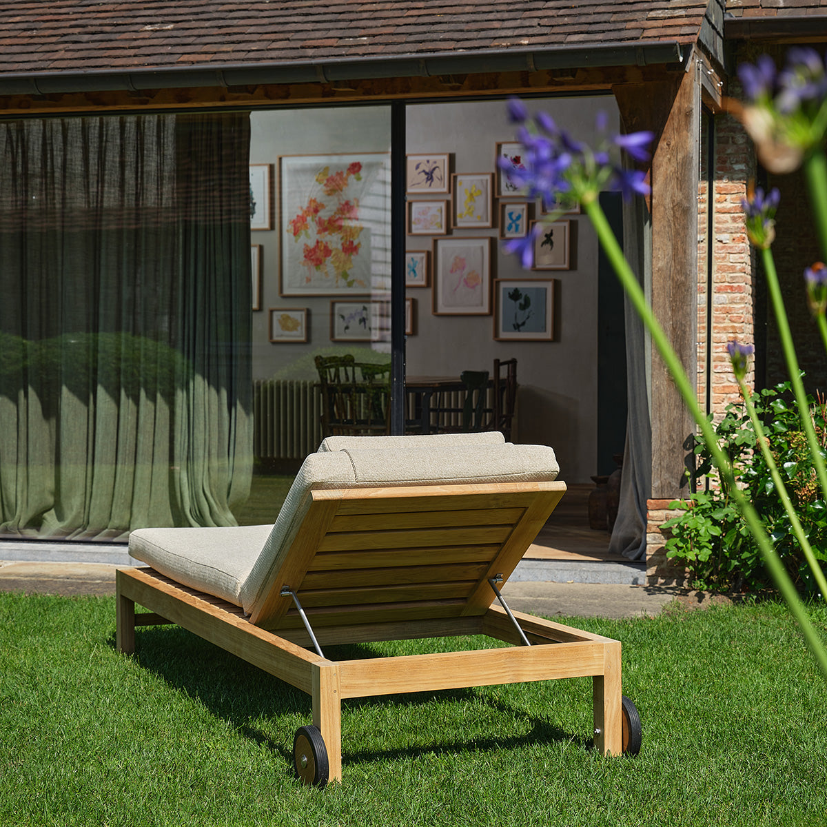 Bain de soleil inclinable en teck massif avec coussins beige chiné