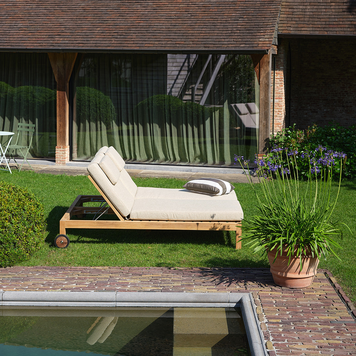 Bain de soleil double inclinable en teck massif avec coussins beige chiné