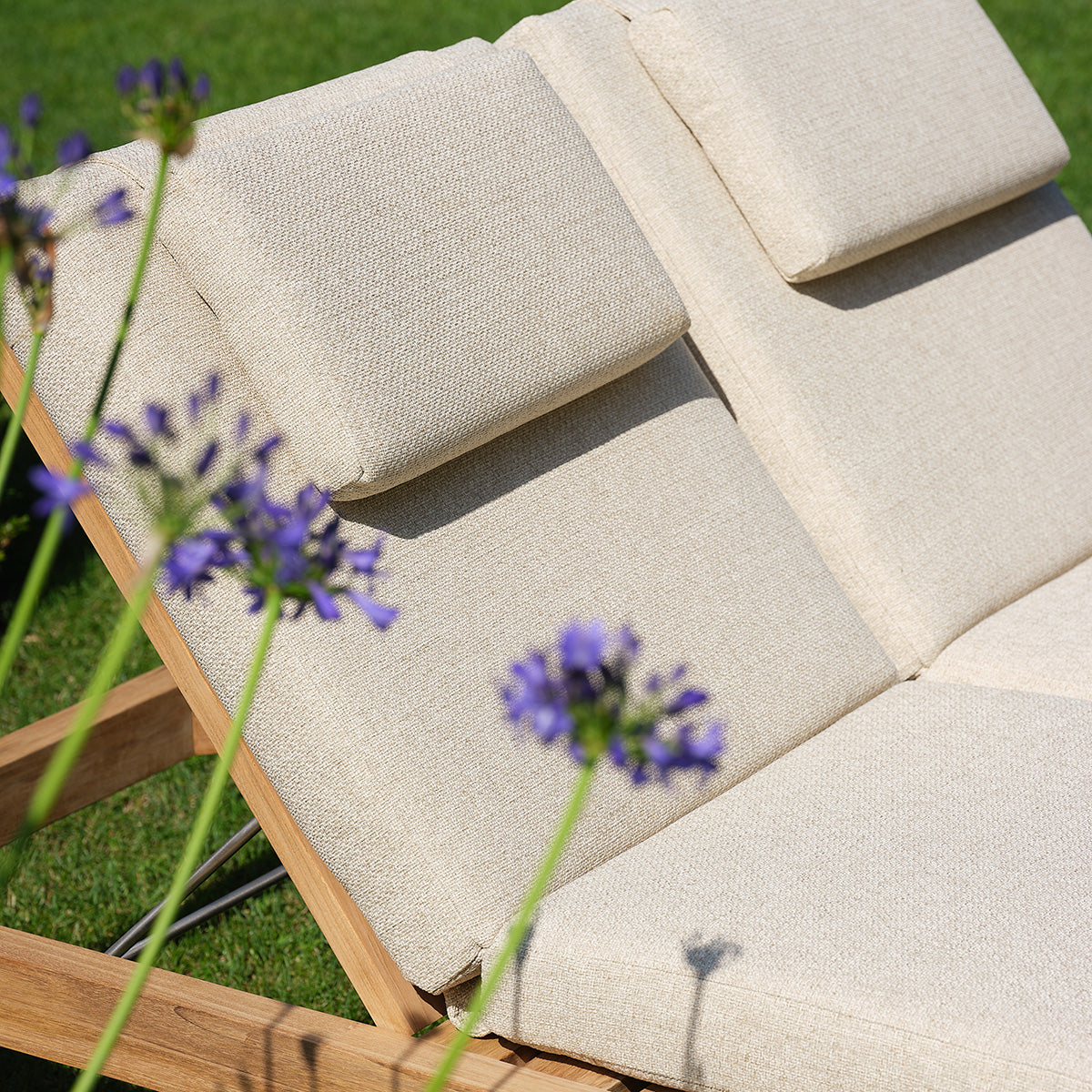 Bain de soleil double inclinable en teck massif avec coussins beige chiné