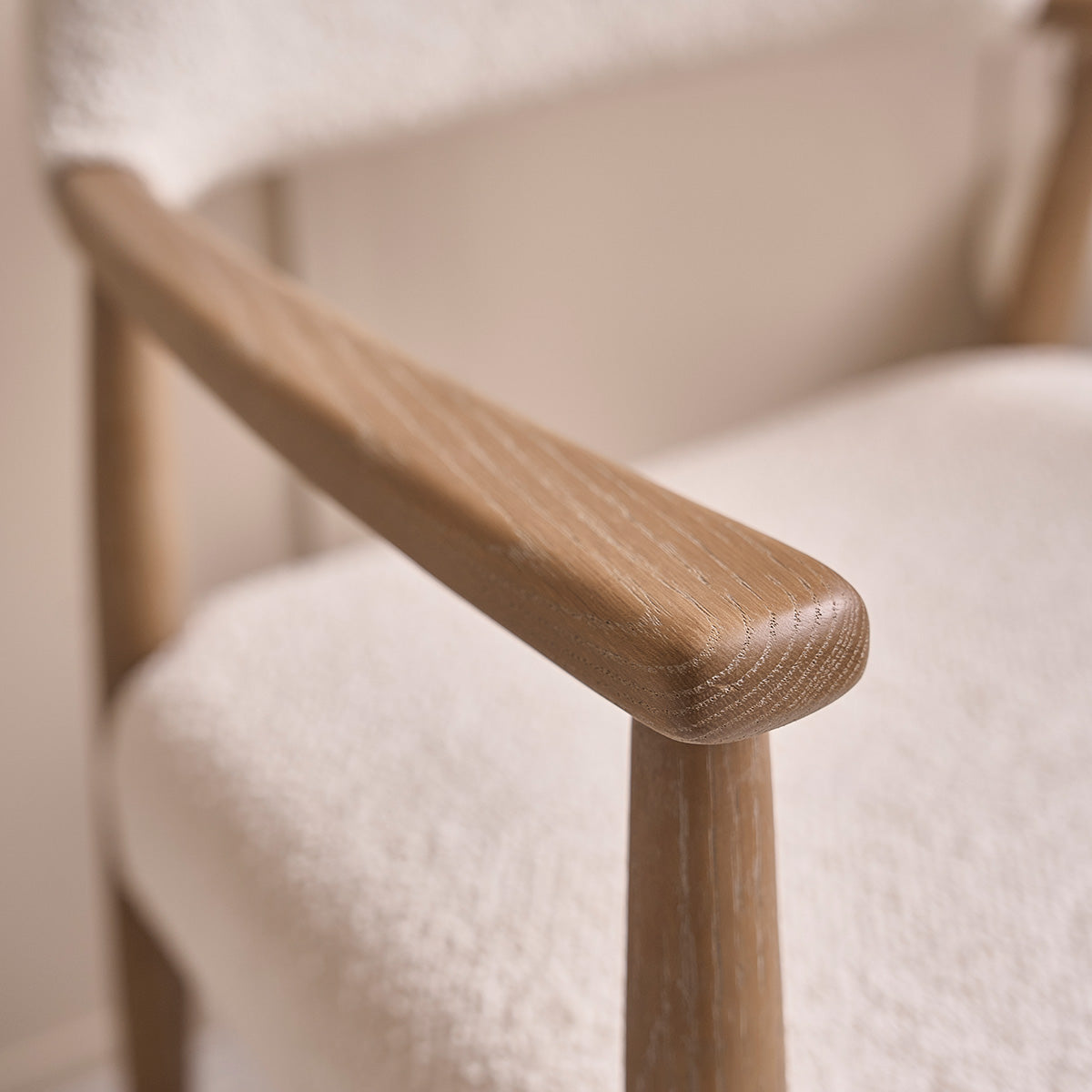 LUISA - Chaise en chêne massif et tissu bouclette