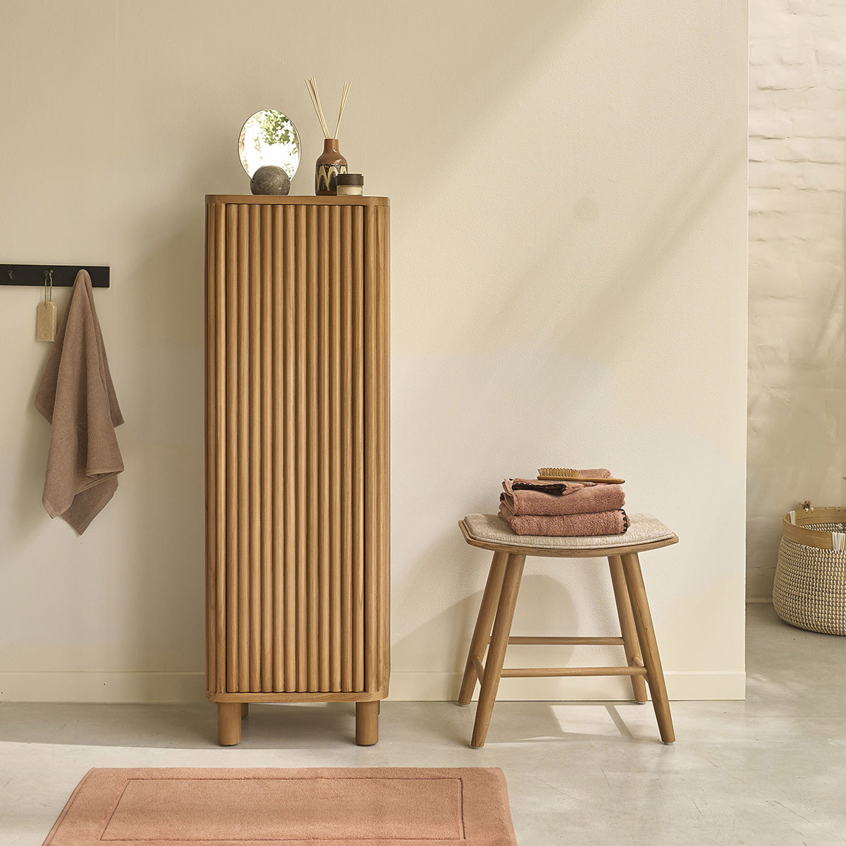 COLINE - Colonna da bagno con piedini in teak massiccio, 120 cm