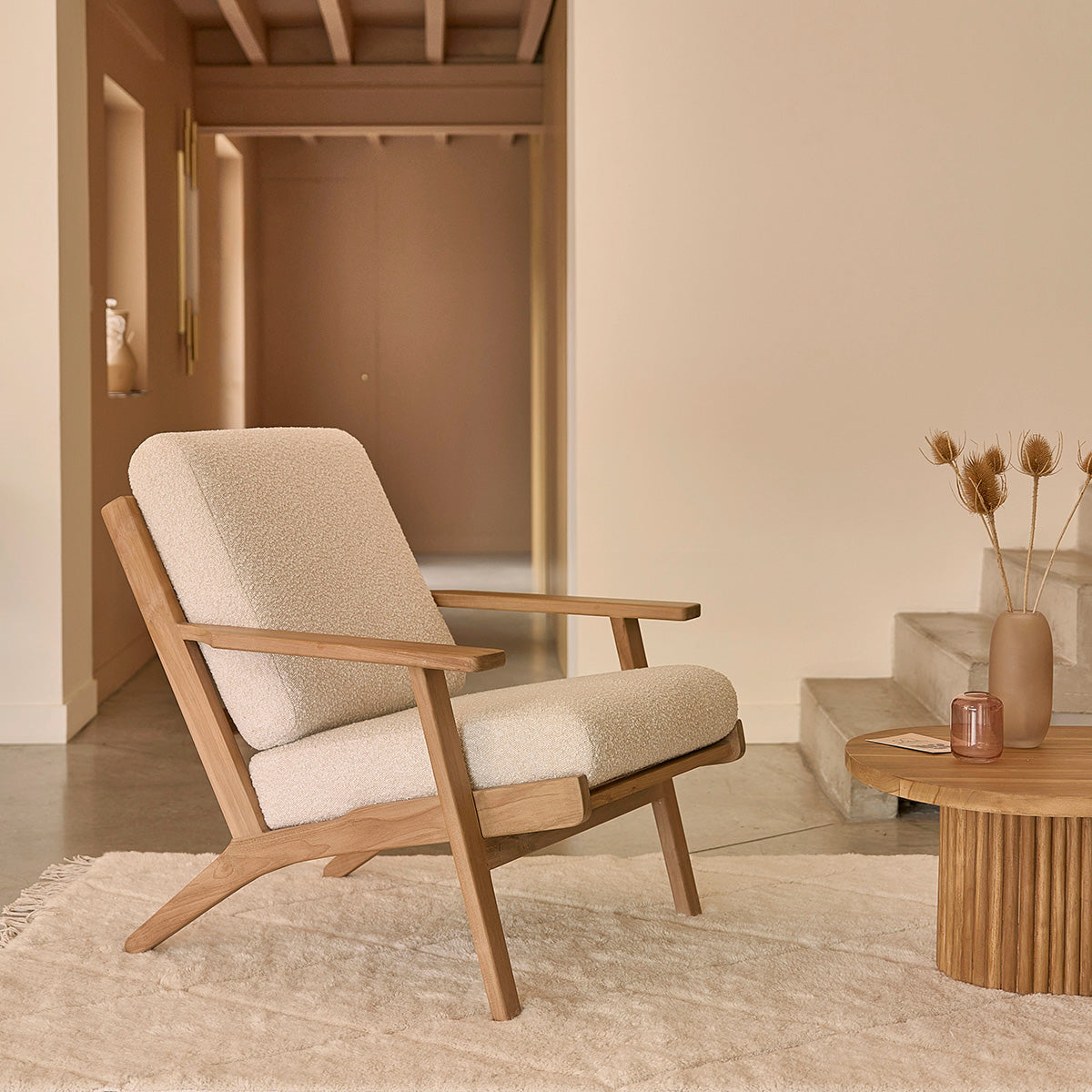 SERENE - Poltrona in teak massello con tessuto bouclé