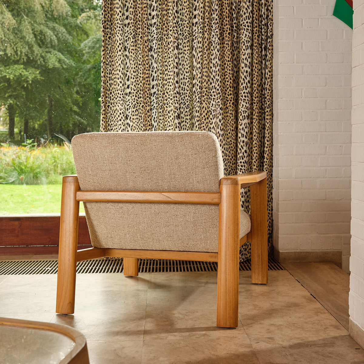 GABRIEL - Fauteuil en mindi massif et tissu beige chiné