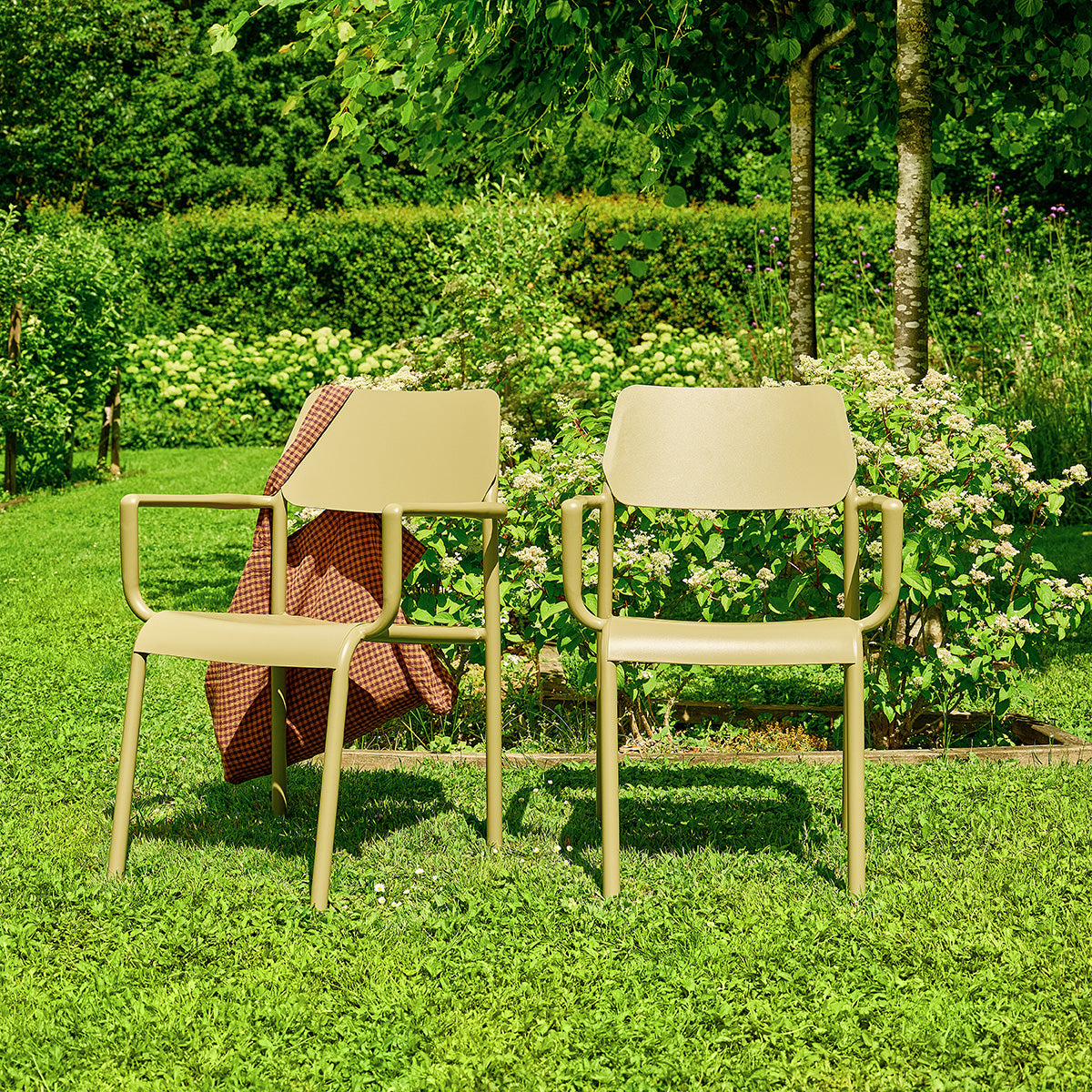 FDJ0015-fauteuil_de_jardin_en_aluminium_et_tissu_beige_chine_lot_de_2-01.jpg