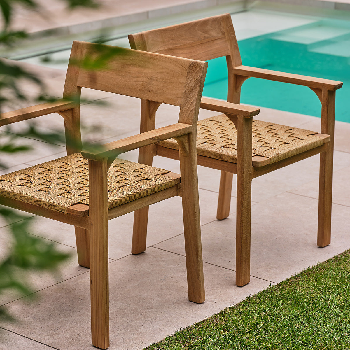 PIANA - Gartensessel aus massivem Teakholz und Rattan (2er-Set)