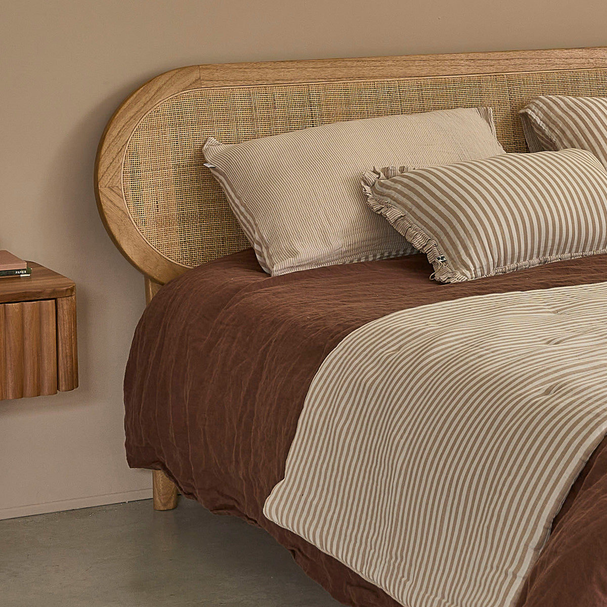 LIT0003-lit_en_bois_de_mindi_et_cannage_160_cm_avec_sommier-06.jpg