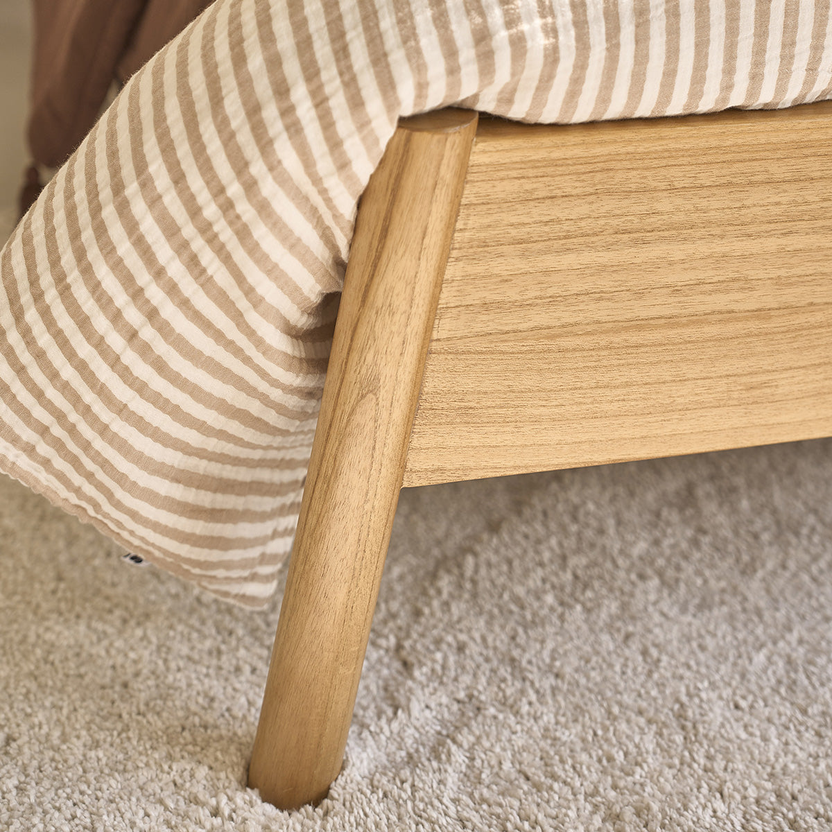 LIT0005-lit_en_bois_de_mindi_180_cm_avec_sommier-05.jpg