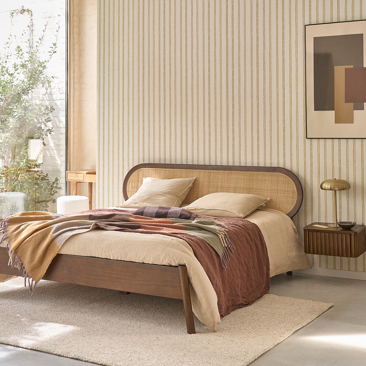 LIT0006-lit_en_bois_de_mindi_et_cannage_finition_noyer_180_cm_avec_sommier-03.jpg