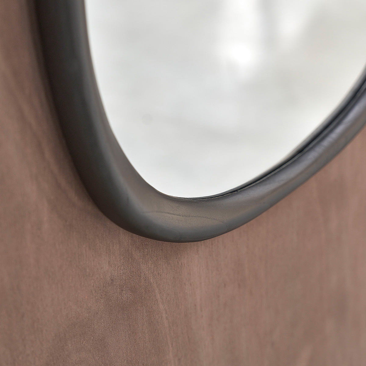 THELMA - Miroir organique en bois de mindi noir 90x60 cm