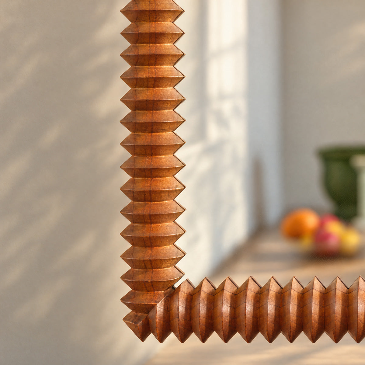 ODILE - Quadratischer Spiegel aus recyceltem Teakholz, 56,5 cm