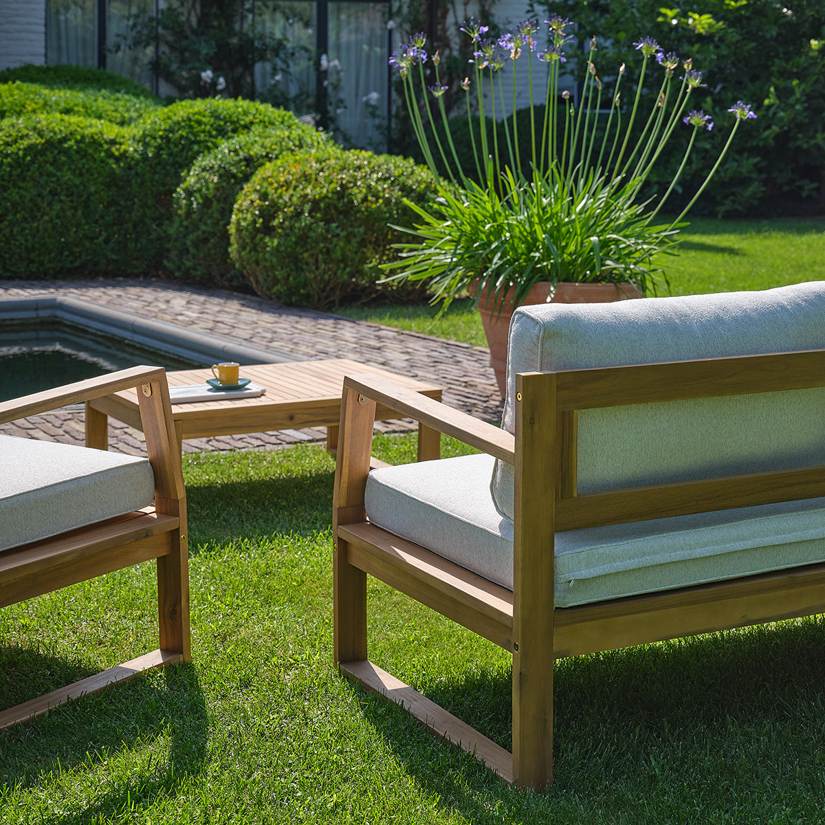 MILOS - Niedrige Gartenmöbel aus massivem Akazienholz, marmoriert und geölt