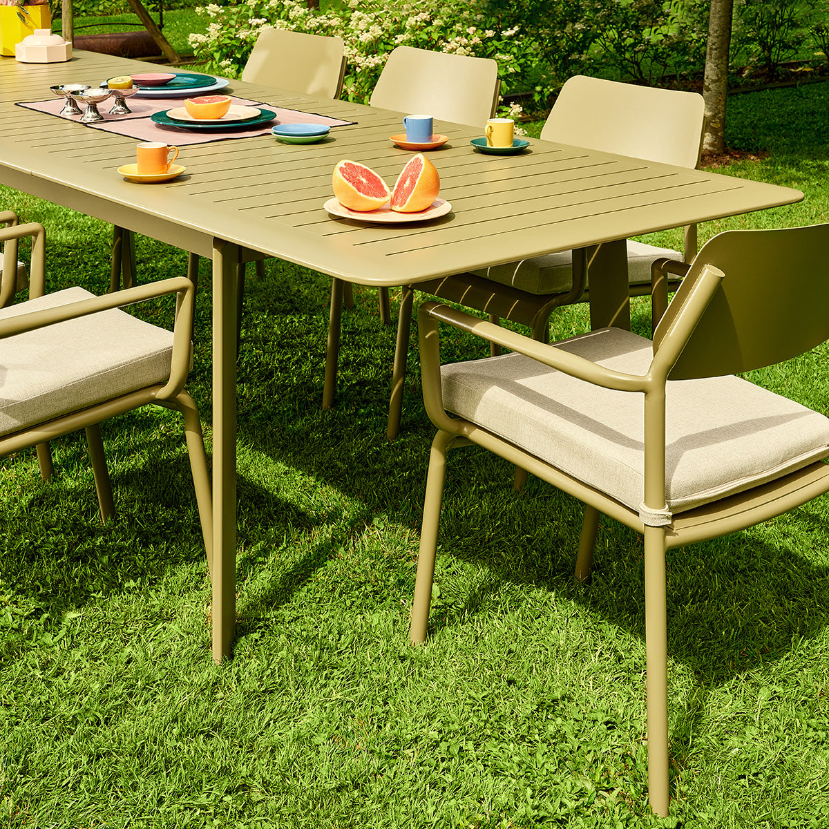 SDJ0015-salon_de_jardin_en_aluminium_extensible_kaki_clair_6_10_pers-05.jpg