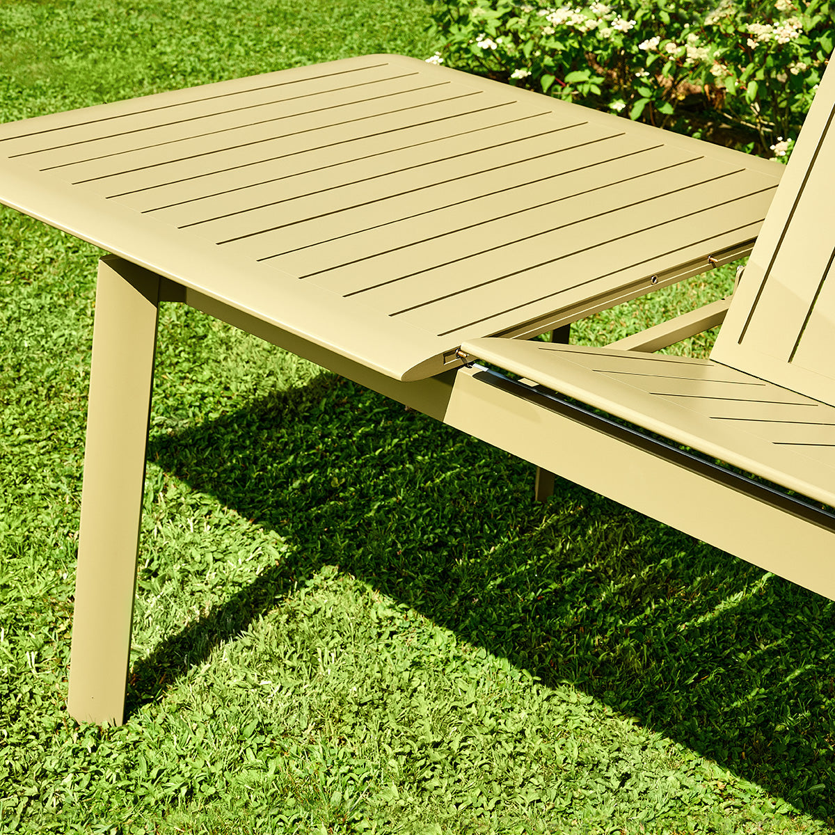 SDJ0015-salon_de_jardin_en_aluminium_extensible_kaki_clair_6_10_pers-07.jpg