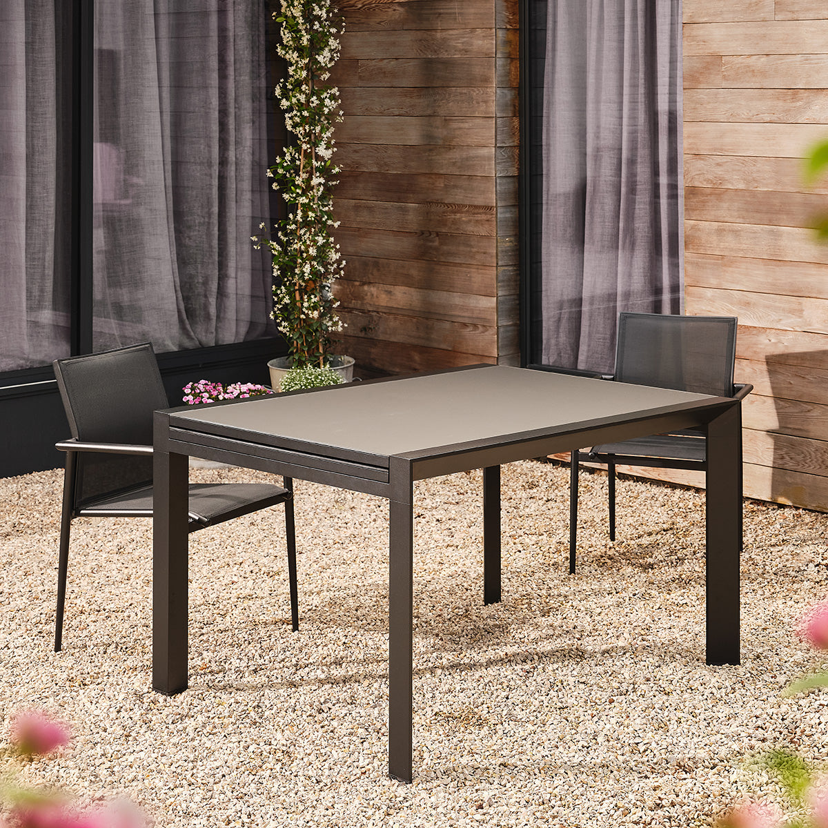 SDJ0016-salon_de_jardin_en_aluminium_et_textilene_extensible_noir_6_10_pers-04.jpg