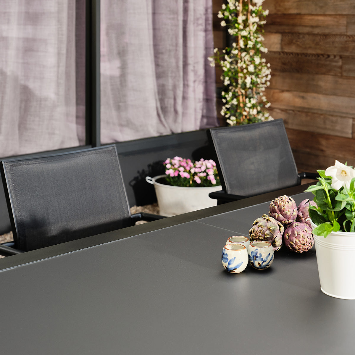 SDJ0016-salon_de_jardin_en_aluminium_et_textilene_extensible_noir_6_10_pers-06.jpg