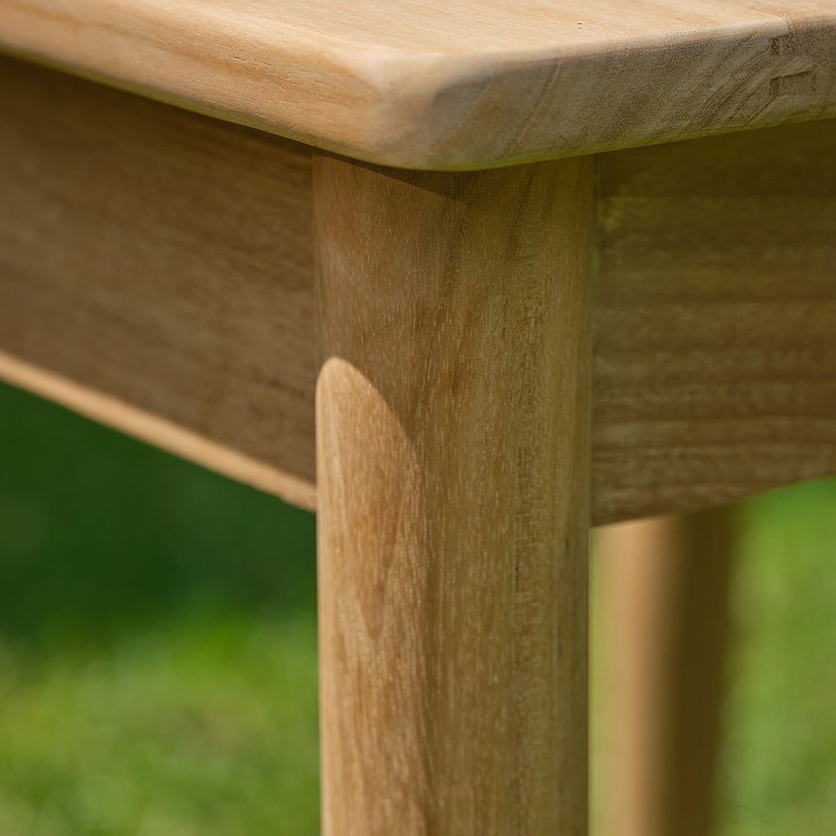 CALVI - Table d'appoint de jardin en teck massif premium