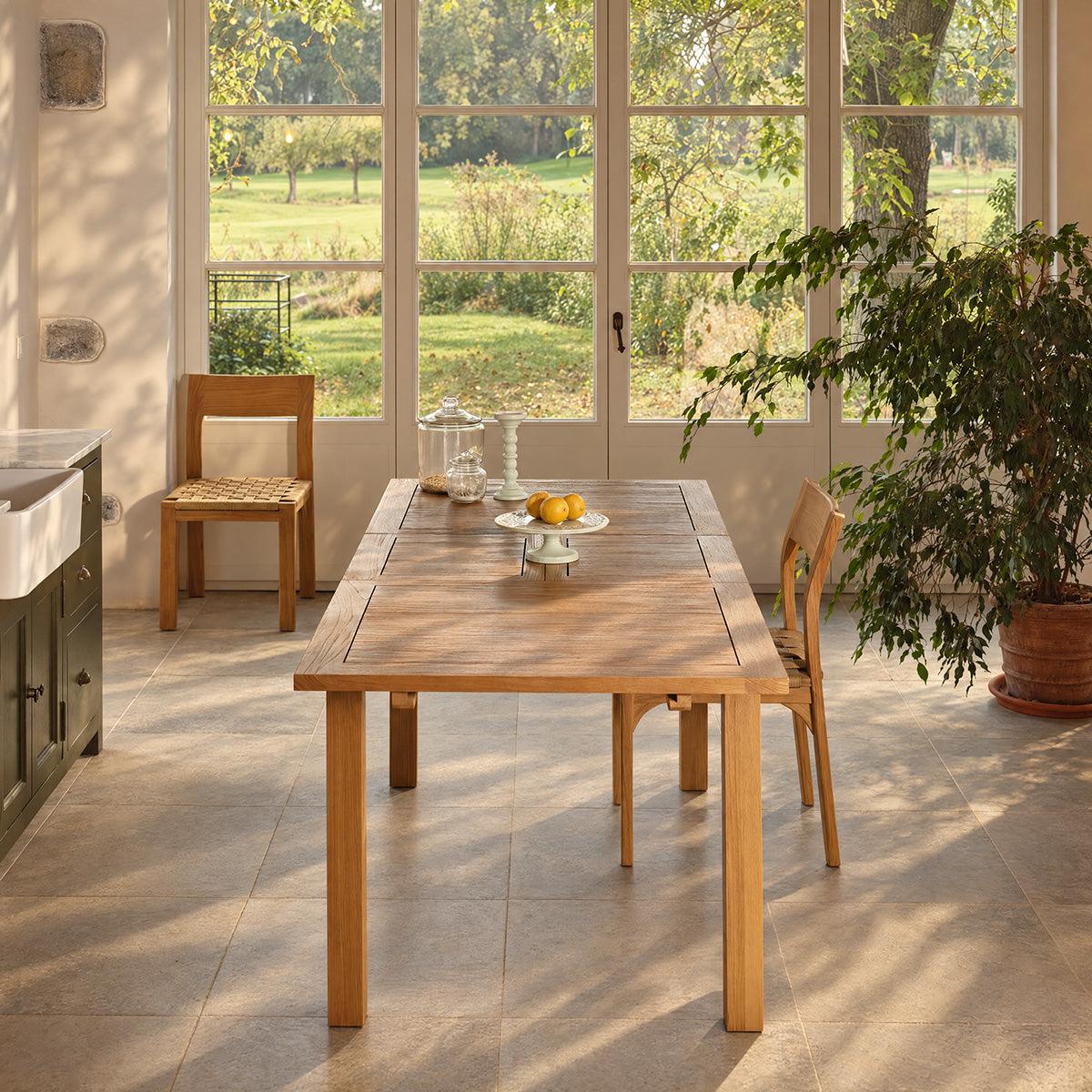 UZES - Table en teck massif extensible 8 pers.