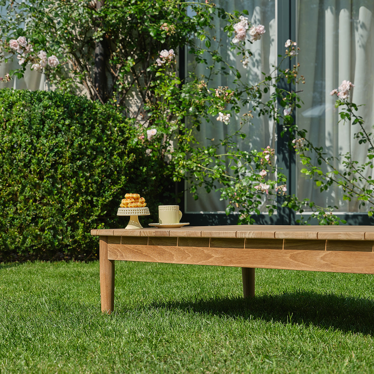 CALVI - Table basse de jardin en teck massif 140 cm