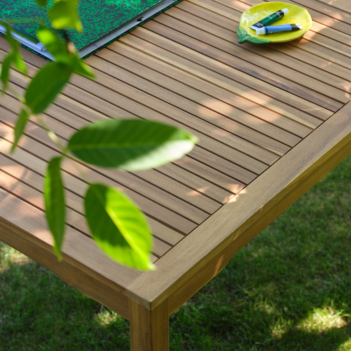 MILOS - Table de jardin en acacia massif huilé 90 cm