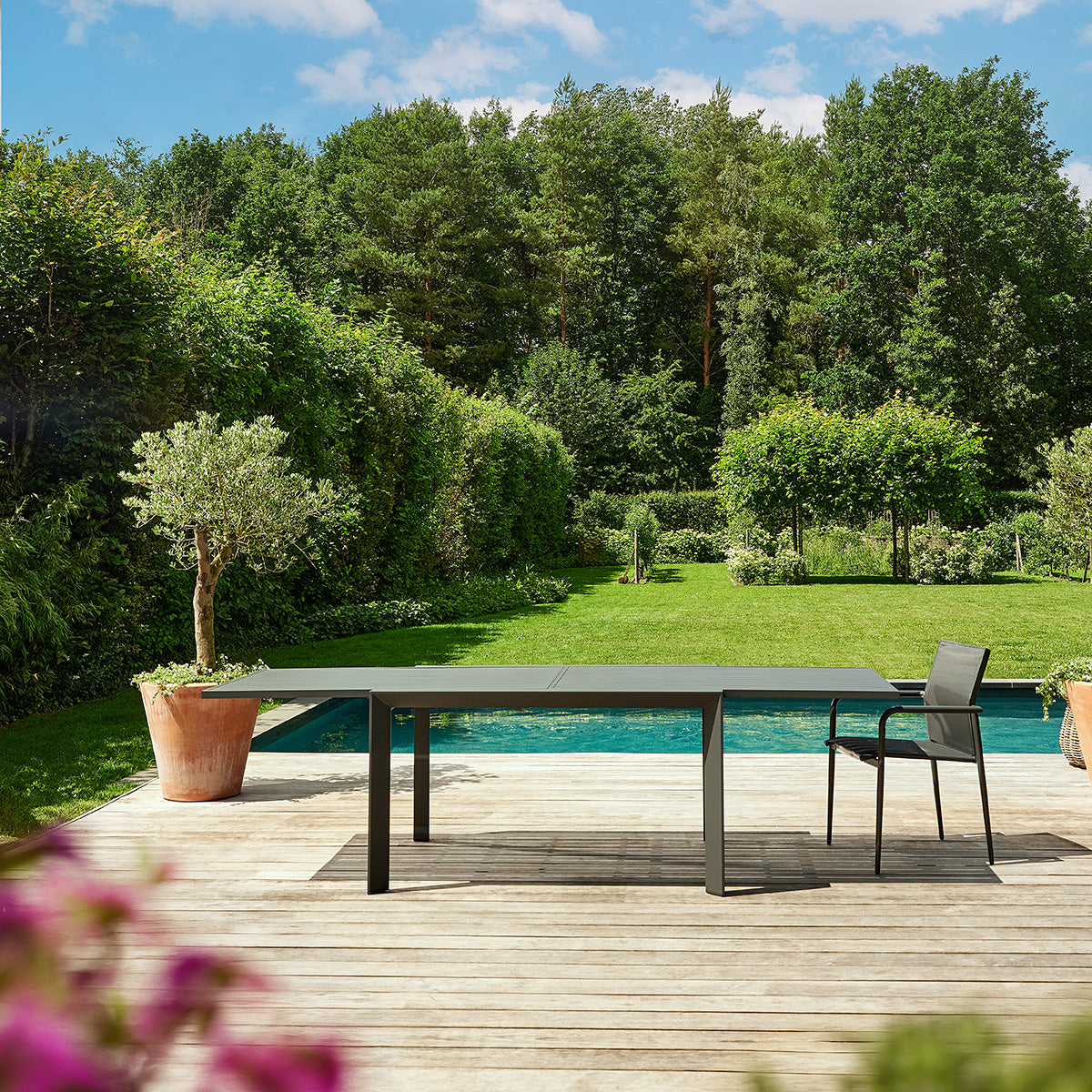 BASALT - Table de jardin en aluminium extensible gris 6/10 pers.