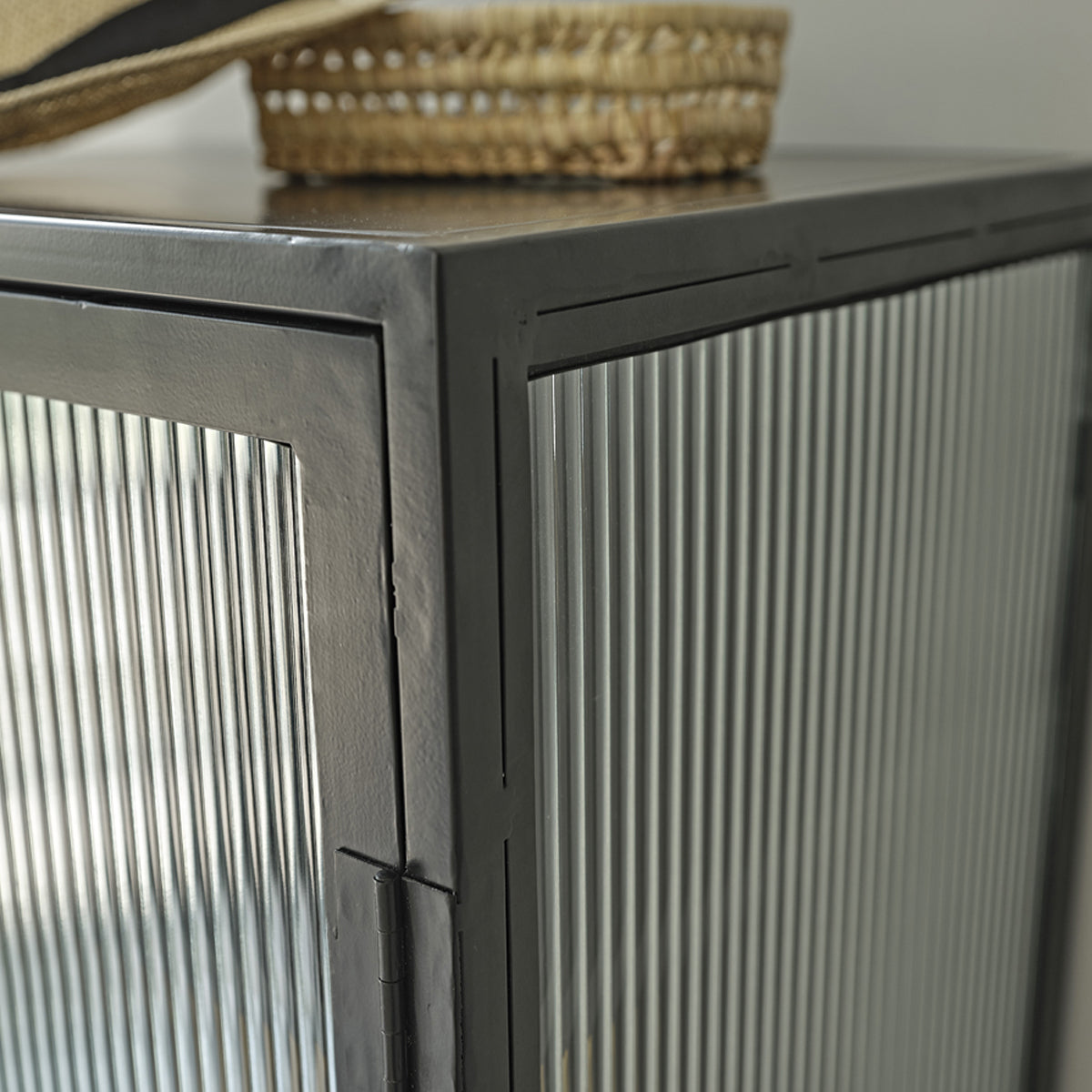 OCTAV - Buffet aus Metall und Wellglas 70 cm