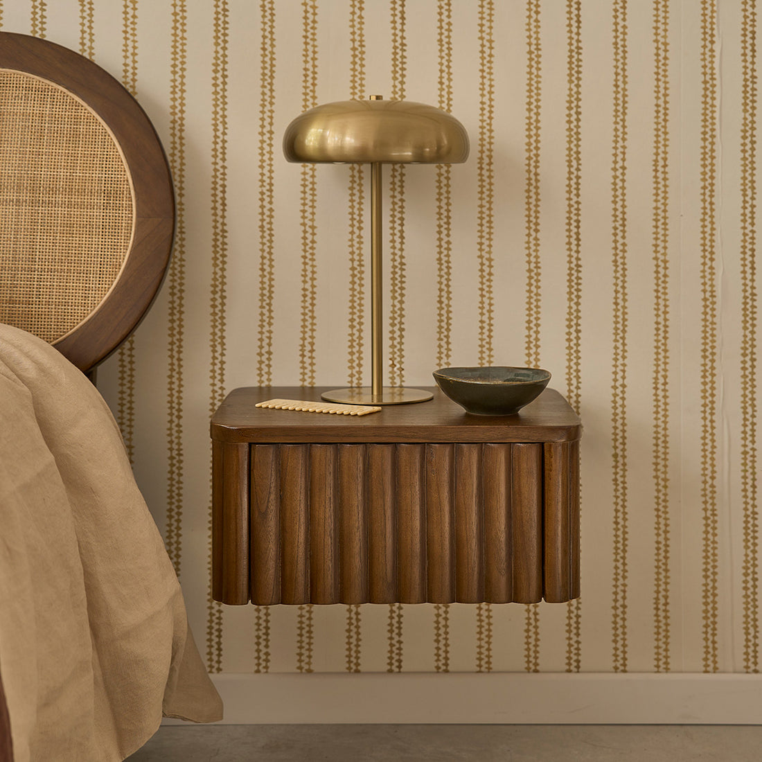 TRINIDAD - Table de chevet en mindi massif supendue 45 cm