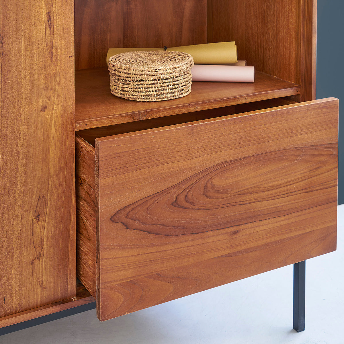 LINA - Armadio in teak massello e metallo 110 cm