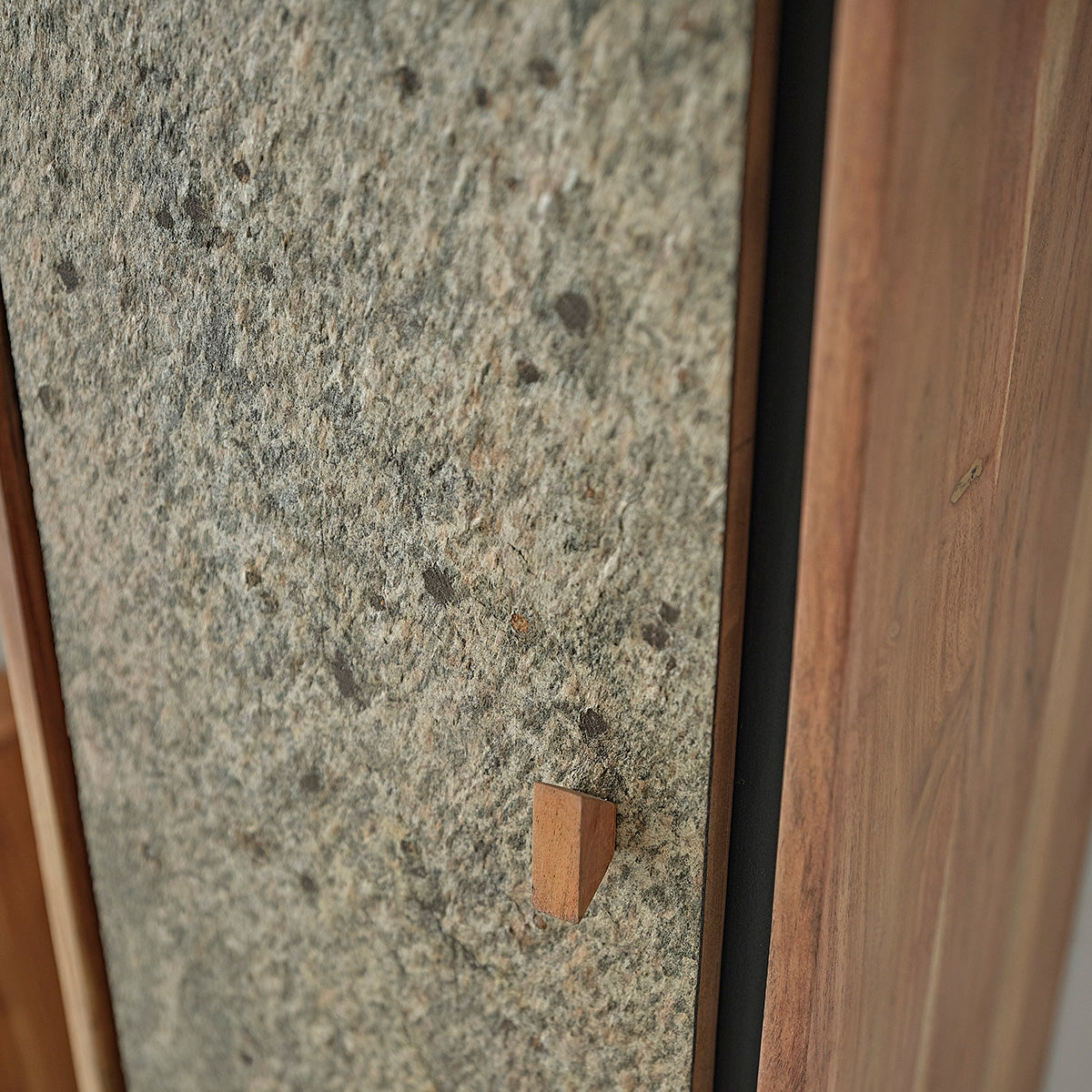 EDEN ROCK - Colonna bagno in acacia massello e pietra 130 cm