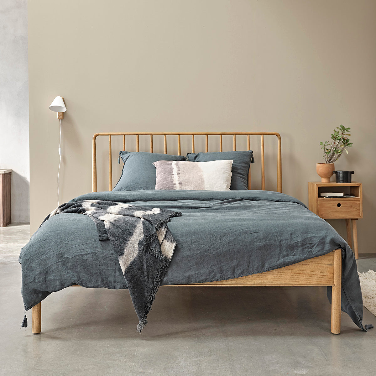 ESMEE - Bett aus massivem Mindi 160 cm