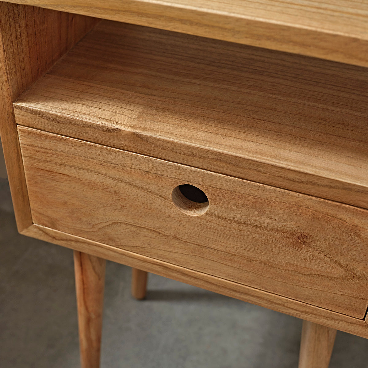 ESMEE - Nachttisch aus massivem Mindi 65 cm
