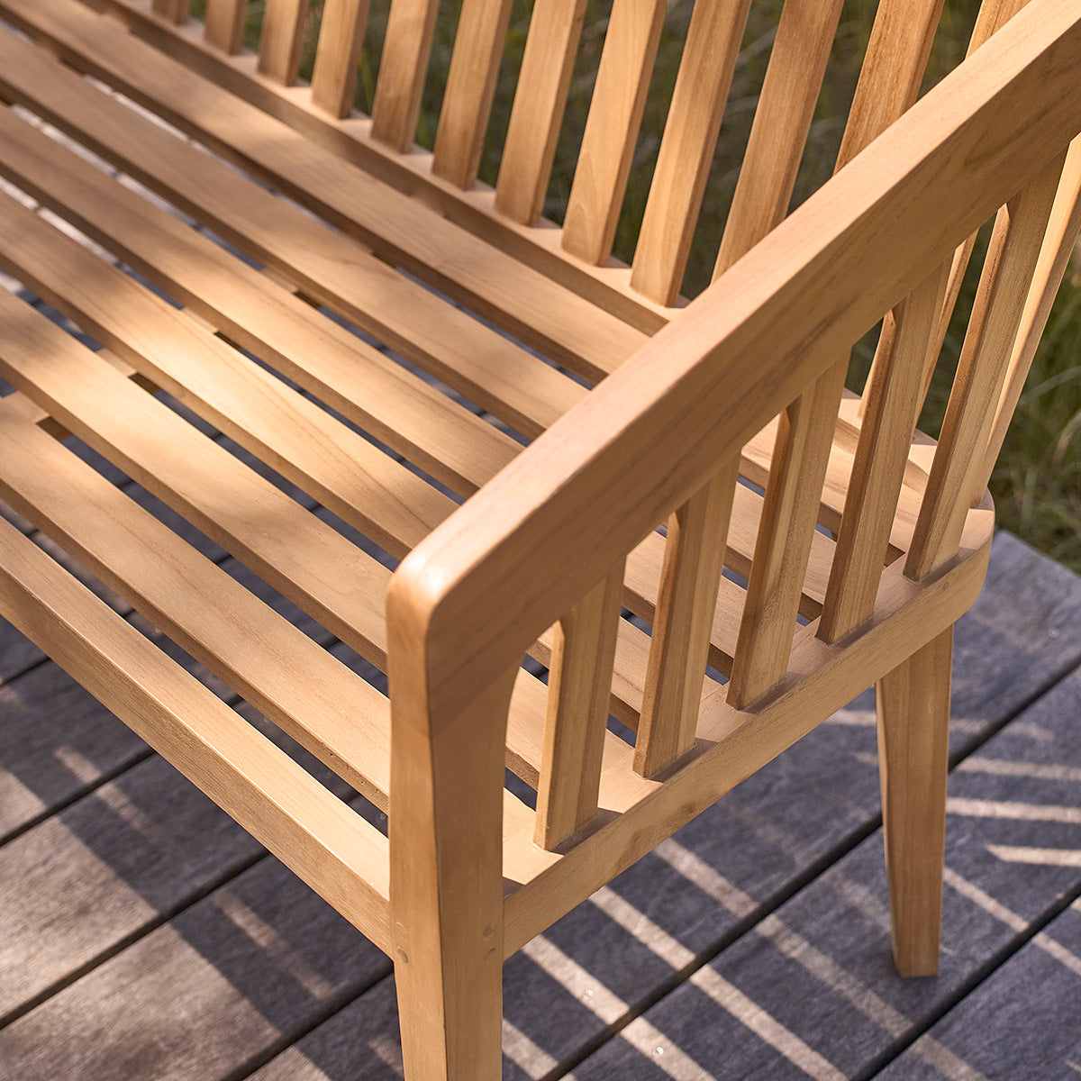 BARI - Panchina da giardino arrotondata in teak massello da 150 cm con cuscino