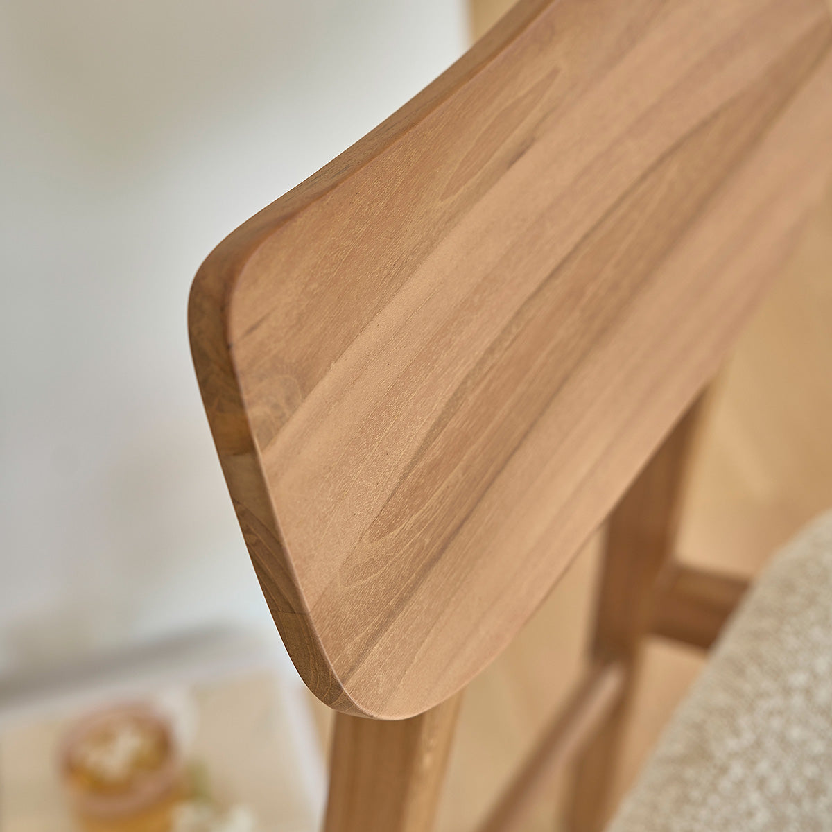 ADELE - Sedia in teak massello con seduta bouclé