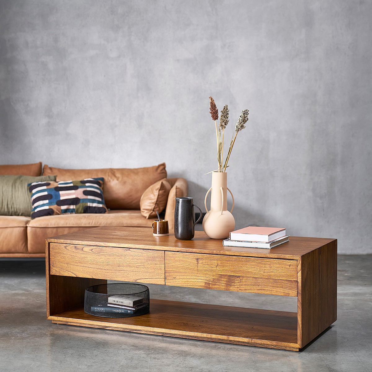 MILO - Table basse en mindi massif finition noyer 140 cm