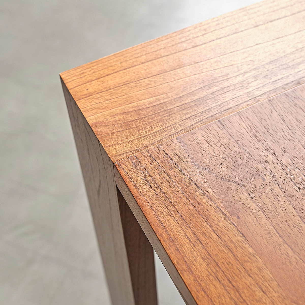 MILO - Table en mindi finition noyer 8 pers.