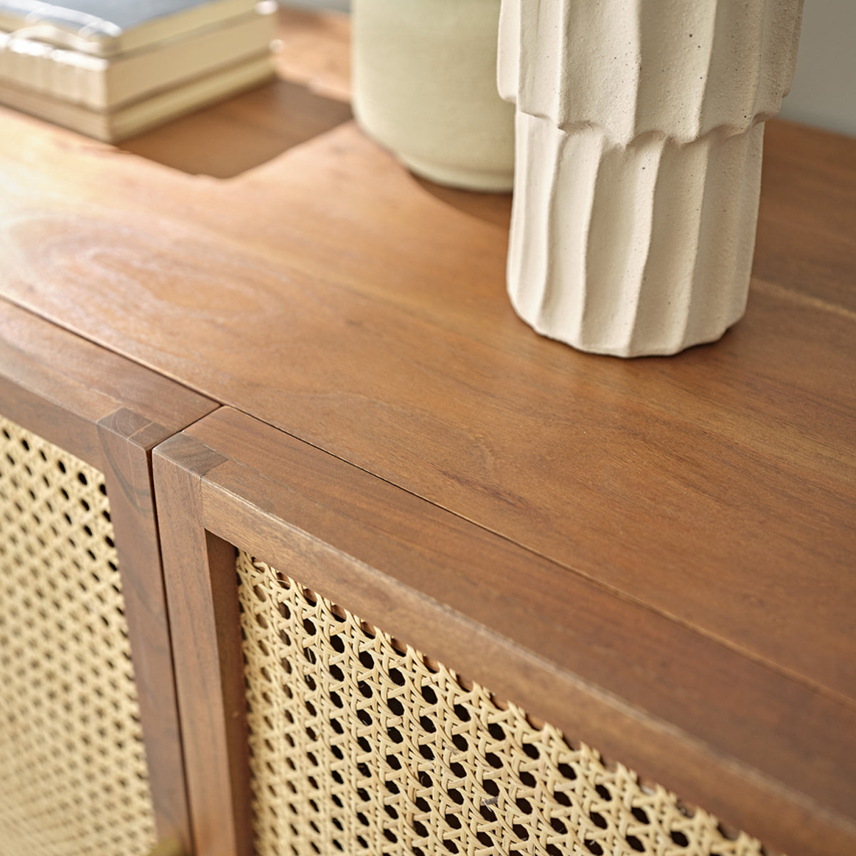 LEONTINE - Buffet en acacia massif finition noyer et cannage 120 cm