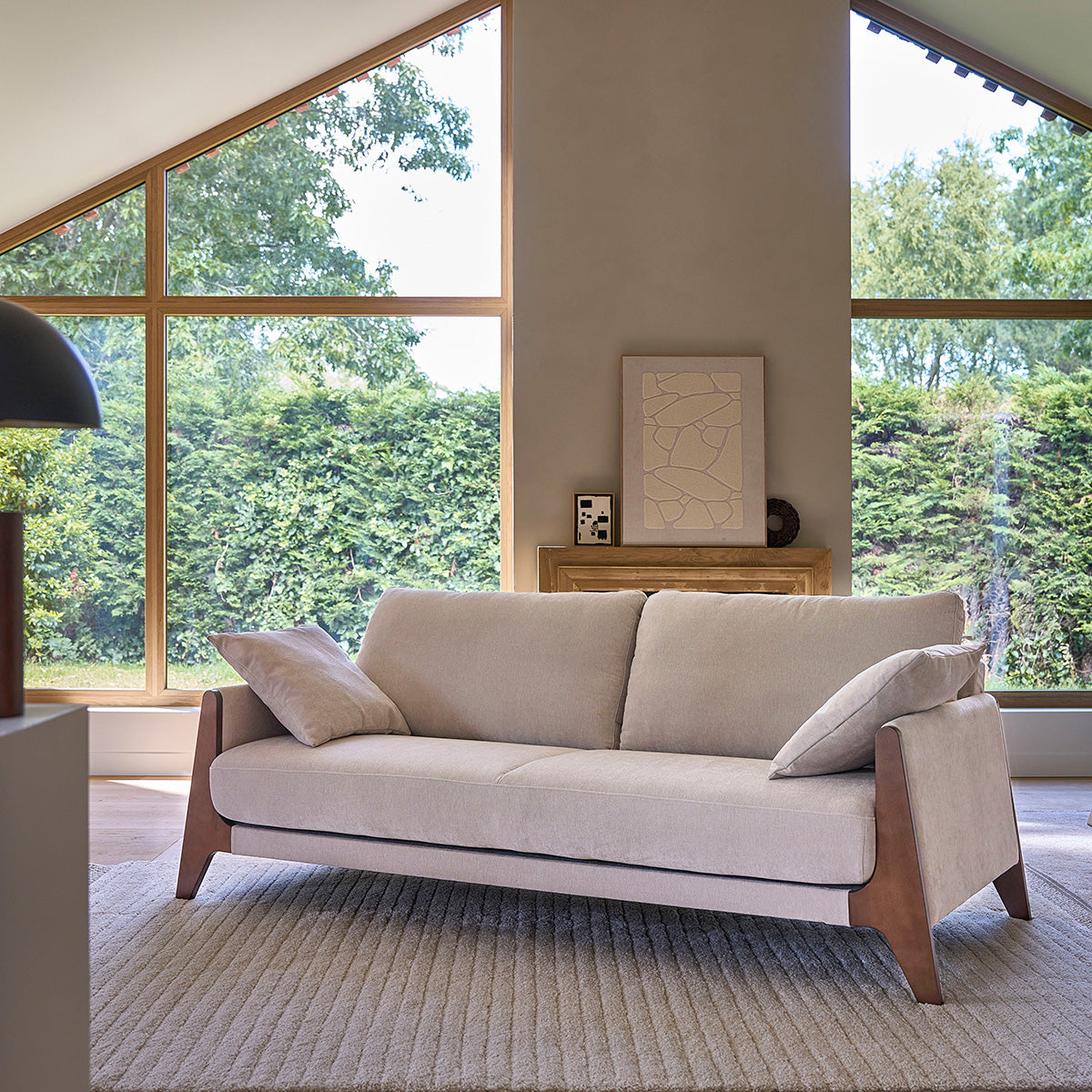 ONDINE - Canapé droit 3 places en bois massif et velours beige chiné