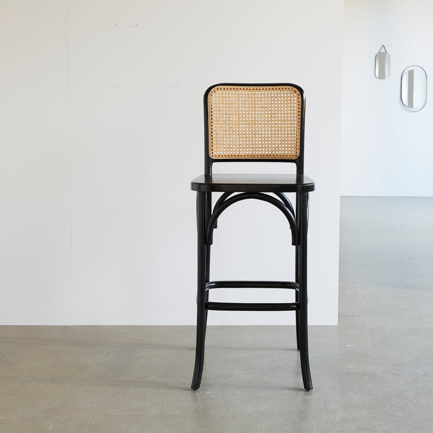 ARON - Set di 2 sgabelli da bar in mogano massello e cannage