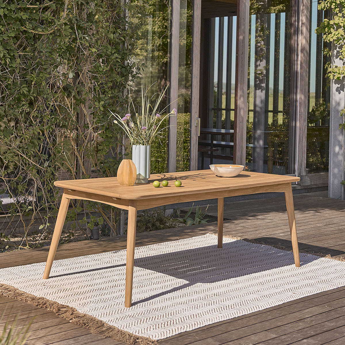AUBE - Ausziehbarer Gartentisch aus massivem Teakholz 6/8 pers.