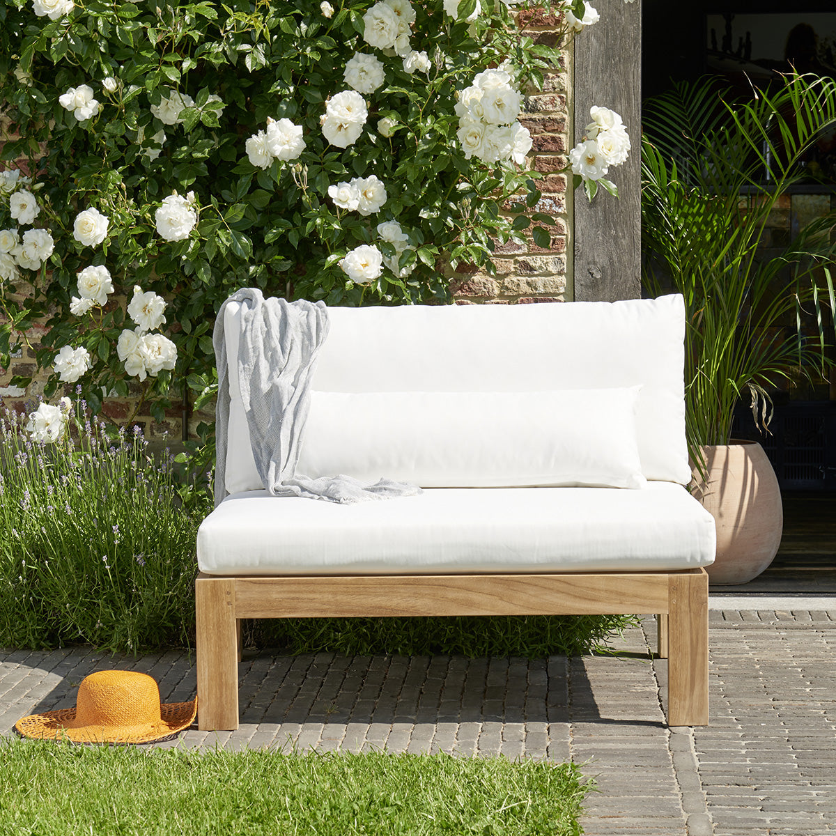 PALMA - Gartensessel aus weißem, massivem Teakholz
