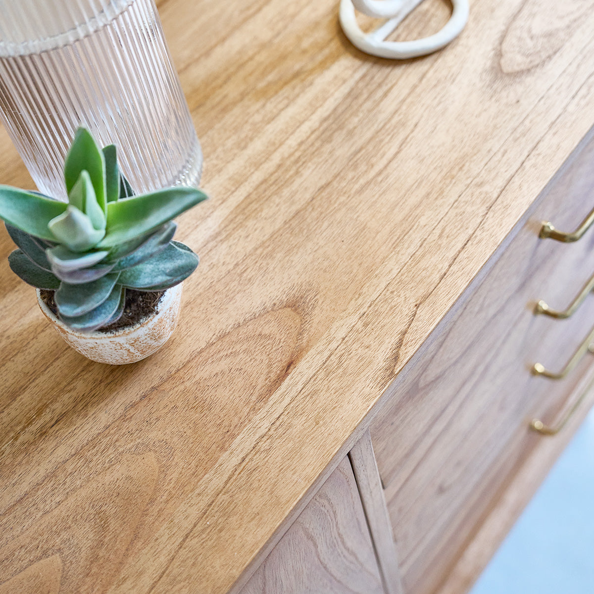 SUZANNE - Kommode aus massivem Mindi 175 cm