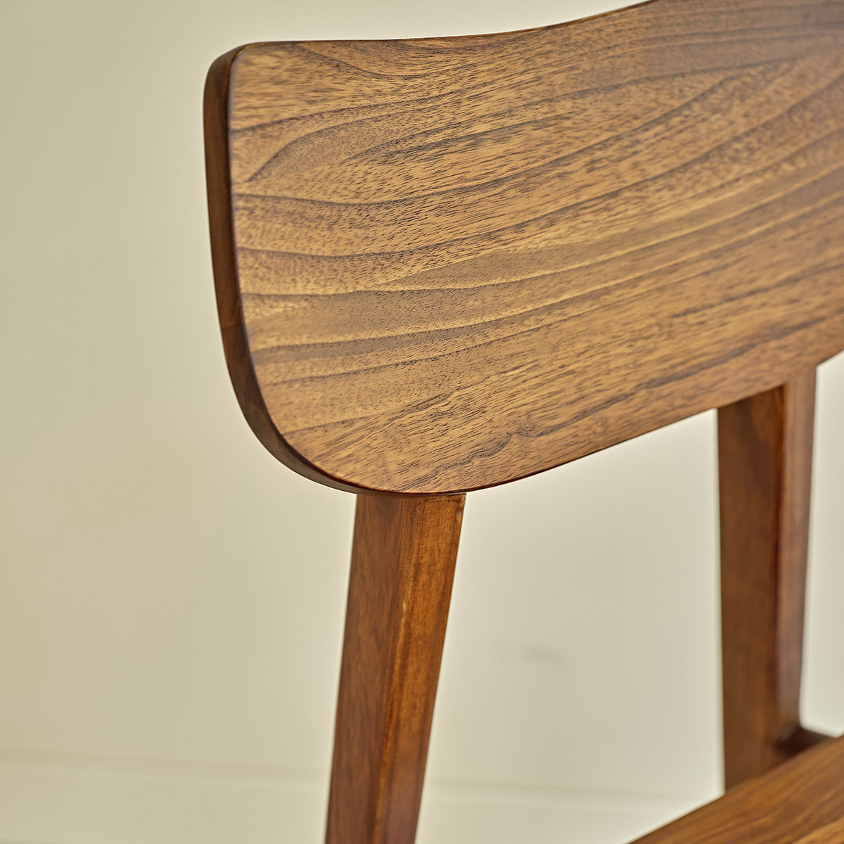 MILO - Set aus 2 Stühlen aus massivem Mindi in Walnuss-Finish