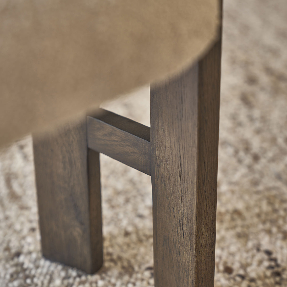 NOÉ - Sedia in rovere massello marrone con tessuto bouclé beige